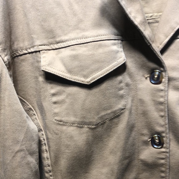 Plus size light weight jacket size 14 brown. - Picture 4 of 6